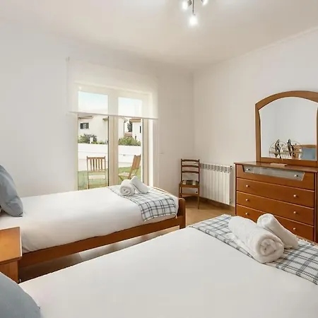 Casa vacanze Casa Grutas - Spacious With Private Parking