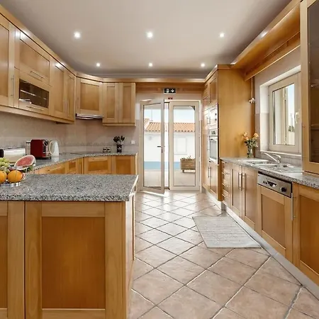 Dom wakacyjny Casa Grutas - Spacious With Private Parking *