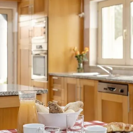 Casa Grutas - Spacious With Private Parking Dom wakacyjny Salir de Porto